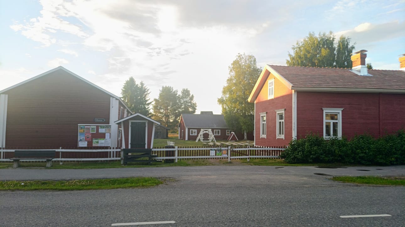 Täällä asui siniverisiä 1700-luvulla. Marttilan puustelli sijaitsi samalla paikalla, missä nykyään toimii Kempeleen kotiseutumuseo.