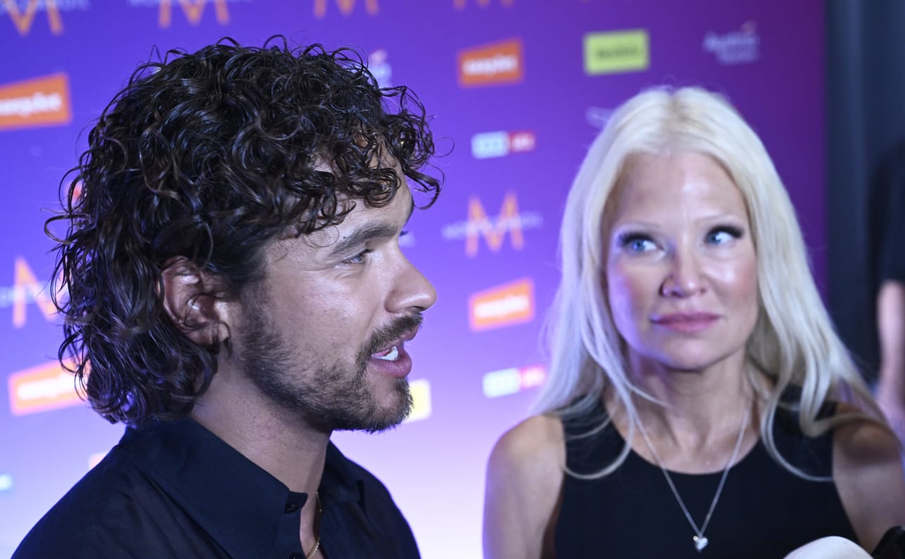 Suomen Euroviisuedustajat Pete Parkkonen ja Linda Lampenius olivat tyytyväisiä illan esitykseen.