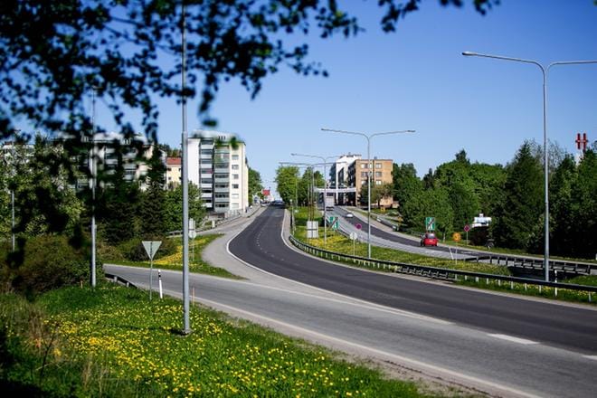 Moottoritien muutostöissä Hietalahden kohtaan rakennetaan liikenneympyrä. Rampit puretaan ja nykyisten alikulkujen vierelle rakennetaan uudet tunnelit. KUVAT: JAAKKO ELENIUS
