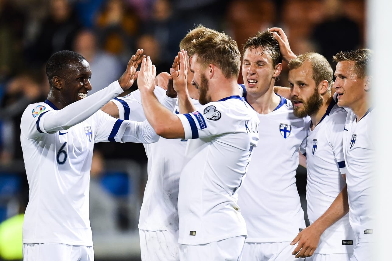 Suomen joukkue juhli 2–0 osumaa, jonka iski Liechtensteinin verkkoon Benjamin Källman.