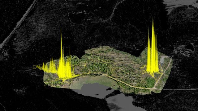 Photo North – Pohjoisen valokuvakeskuksen kuratoimassa ja tuottamassa näyttelyssä sopeutuminen tarkoittaa aktiivista toimijuutta, joka haastaa ne tutut tarinat, jotka käskevät ihmisiä selviytymään ja hyväksymään kohtalonsa.