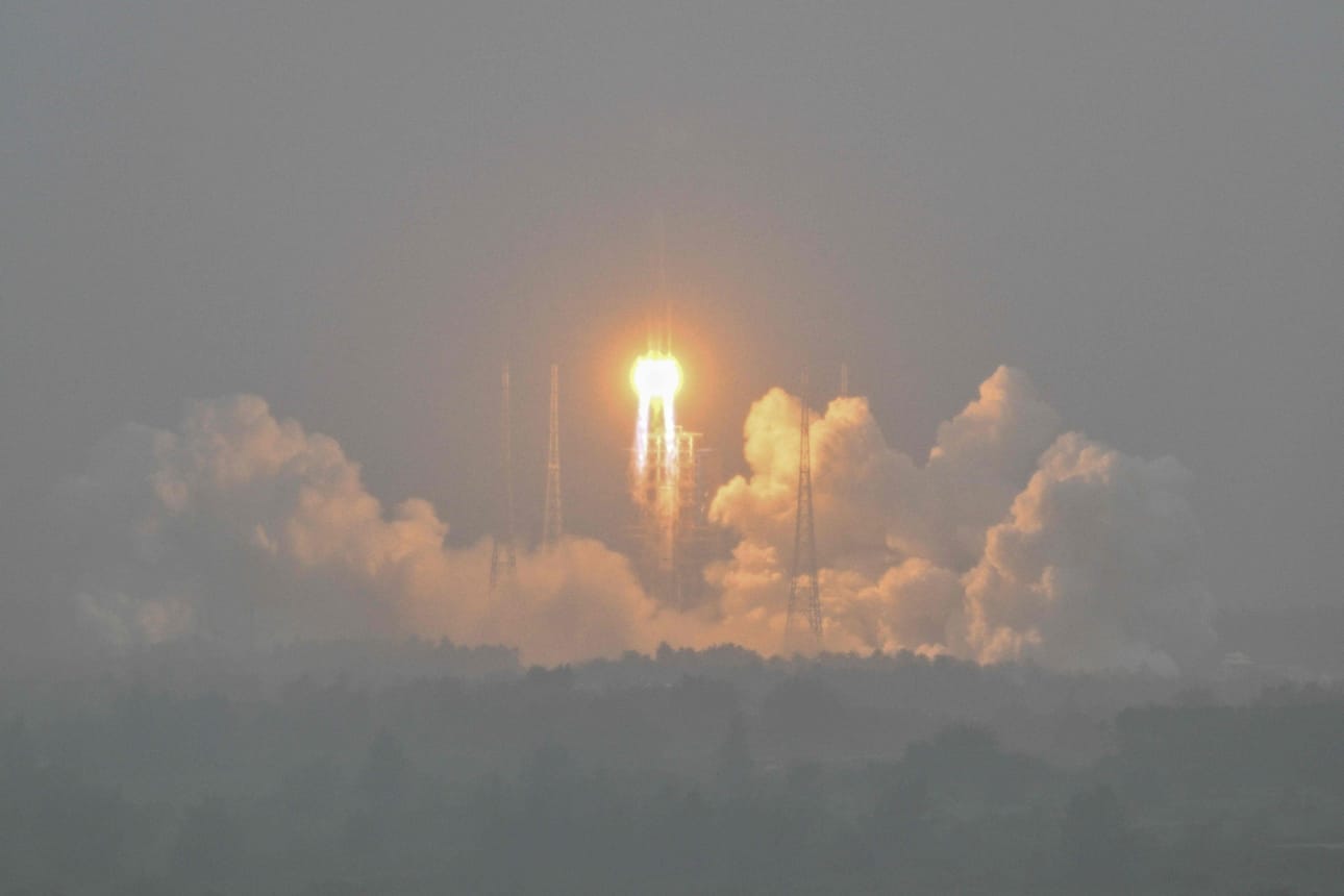 Kiinalainen Chang'e-6-luotain laukaistiin kohti Kuuta toukokuun alussa. LEHTIKUVA / AFP