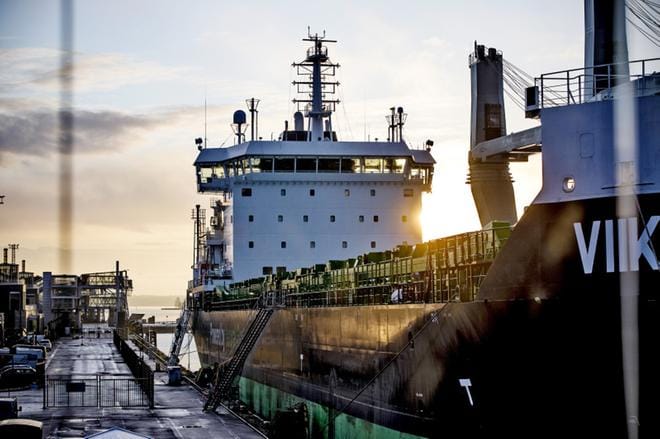 Tullissa odotetaan, että laivarahtiliikenne lähtee kunnolla käyntiin Britannian ja Suomen välillä. Vuoden alussa tavaraliikenteessä on ollut hiljaista. Arkistokuvassa ESL Shippingin irtolastilaiva Viikki Katajanokan laiturissa Helsingissä vuonna 2018. KUVA: Joel Maisalmi/arkisto