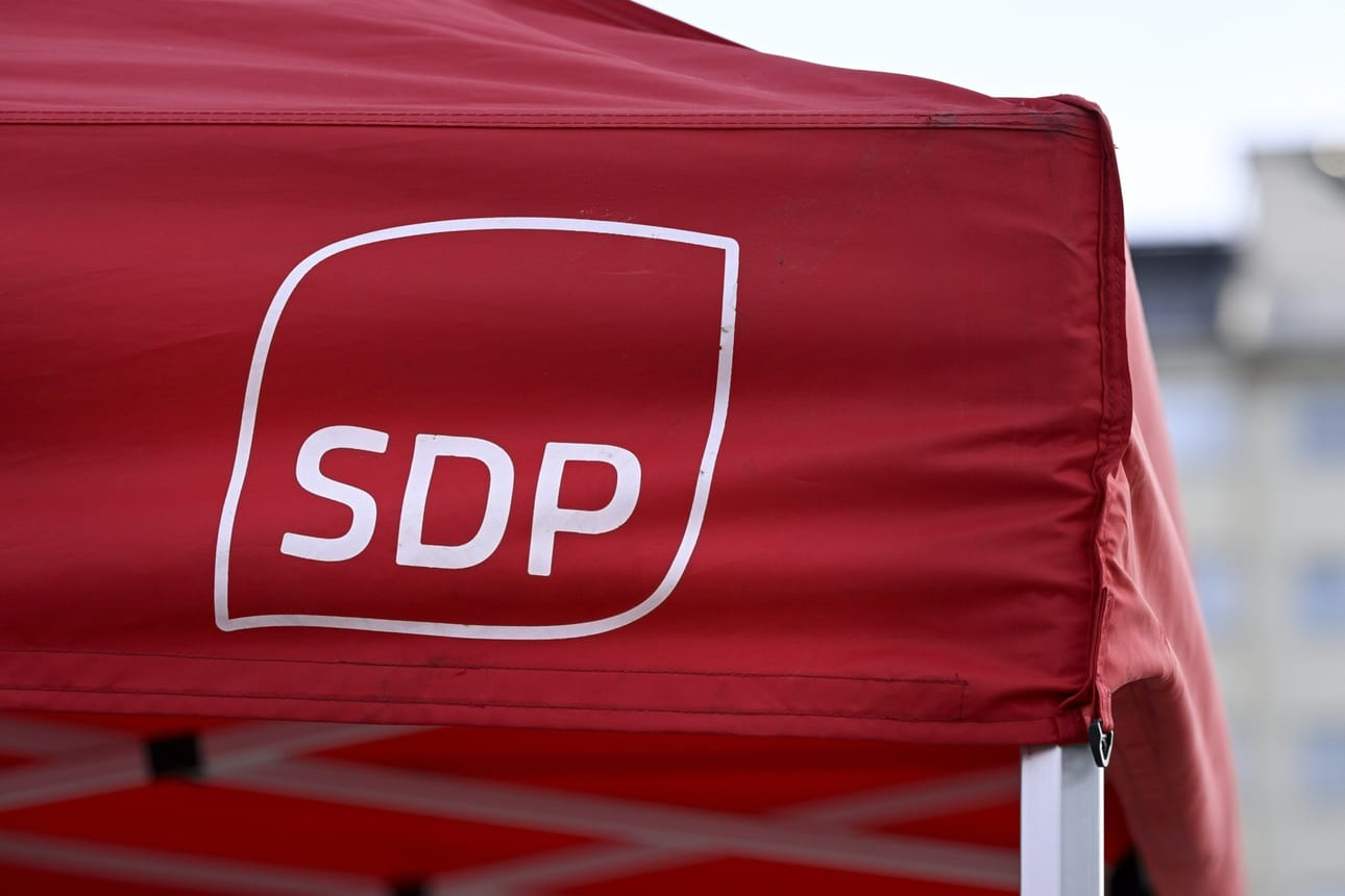 Oppositiopuolue SDP:n kannatus laski edellisestä Ylen kannatusmittauksesta saman verran kuin pääministeripuolue kokoomuksen nousi, eli 1,4 prosenttiyksikköä. LEHTIKUVA / EMMI KORHONEN