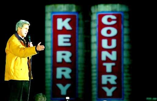 Tien päällä. Demokraattien presidenttiehdokas John Kerry puhui lauantaina Wakefieldissä Ohiossa.