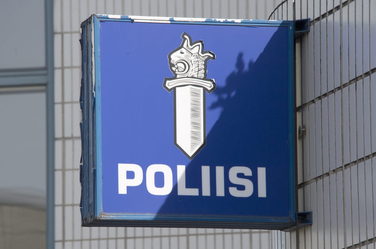 Poliisi kertoo, että koira oli koulutuksesta poiketen purrut löytynyttä naista.