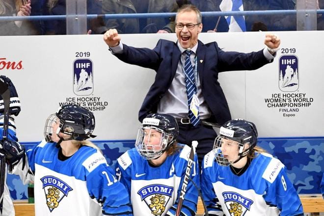 Pasi Mustonen luotsasi naisleijonat historialliseen MM-finaalipaikkaan. KUVA: JUSSI NUKARI / LEHTIKUVA
