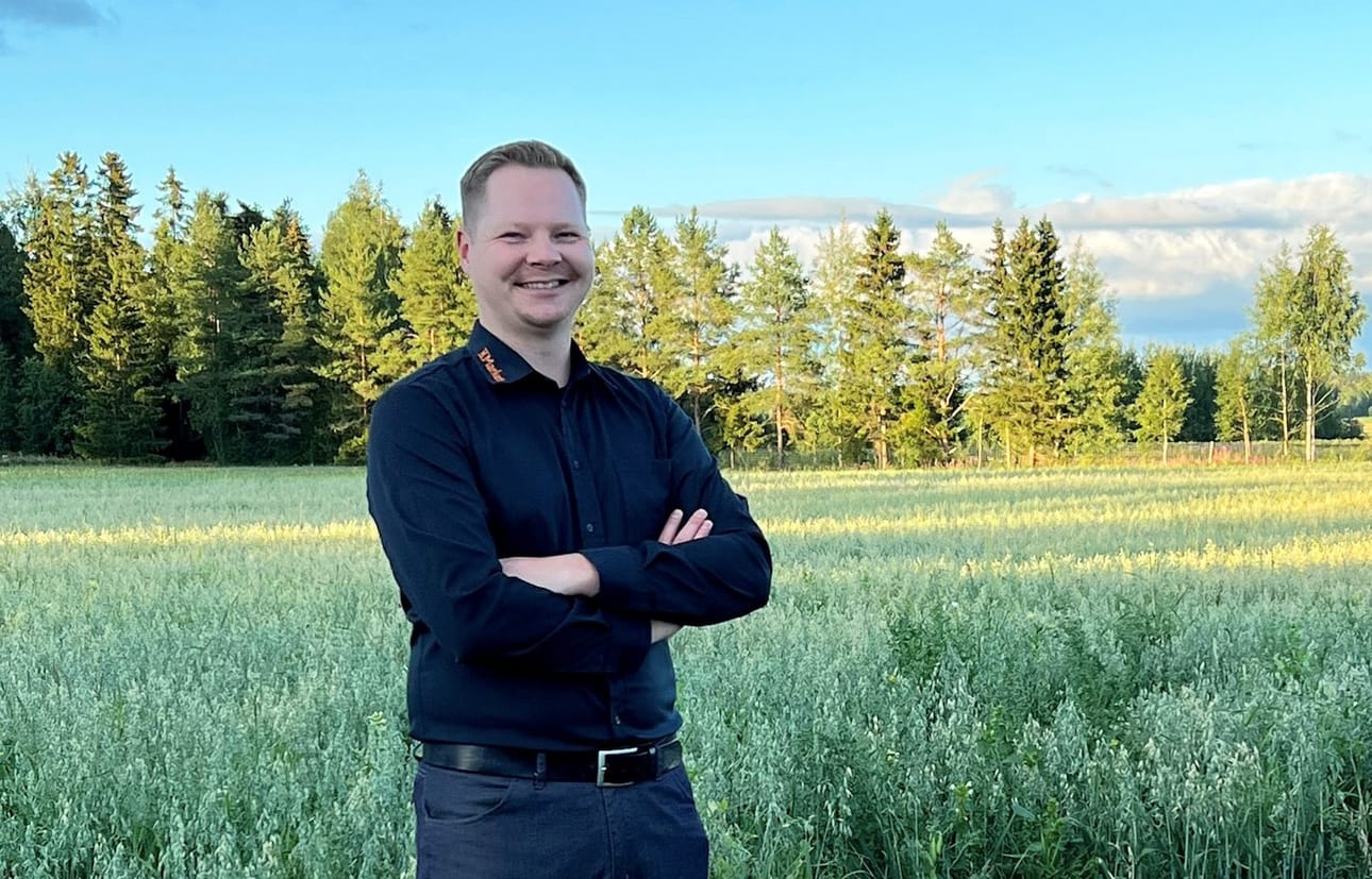 Vapaa-ajastaan Aaron Kalli kertoo nauttivansa muun muassa golfaten ja venettään korjaten.