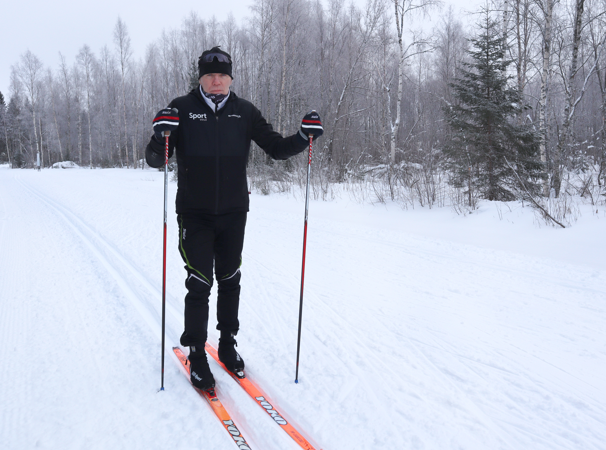 Hiihdosta monia terveysvaikutuksia – hiihtovalmentaja kertoo miten hiihto vaikuttaa terveyteen