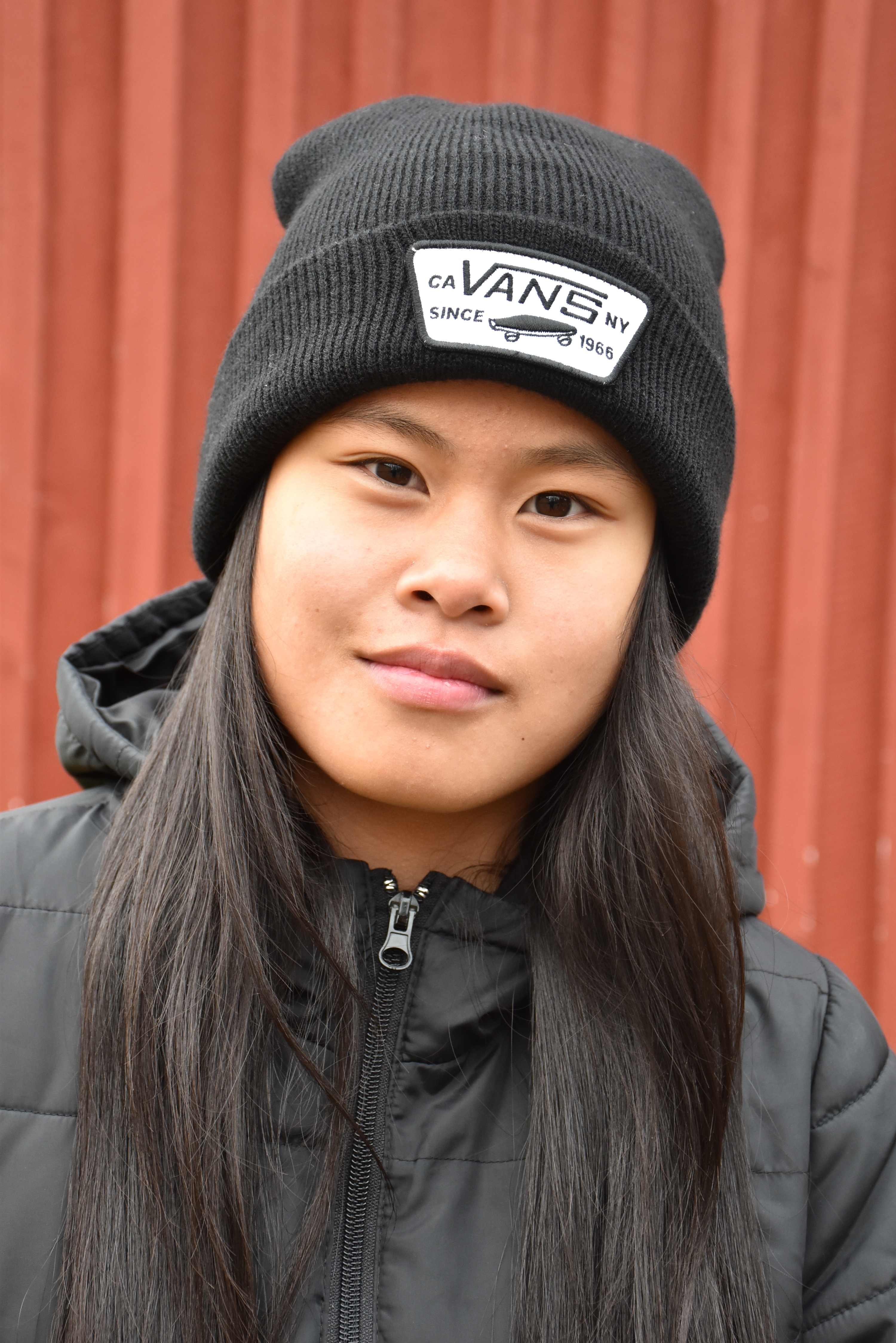 1. Mummon kanssa yleensä tehdään kotihommia.
2. Kun jumpattiin olohuoneessa.
3. Mummo on opettanut minua virkkaamaan, kutomaan ja tekemään lettuja. Mummille opetin, miten vaihdetaan kanavaa kaukosäätimestä.
4. Mummi on minulle tärkeä, koska hän huolehtii minusta ja opettaa sellaista, mitä en itse osaa tehdä.
Saara-Sofia Sora-aho.