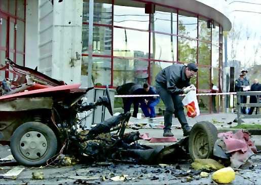 Todisteita etsimässä . Viranomaisten mukaan Moskovan pommi-isku ei ollut terroriteko.
