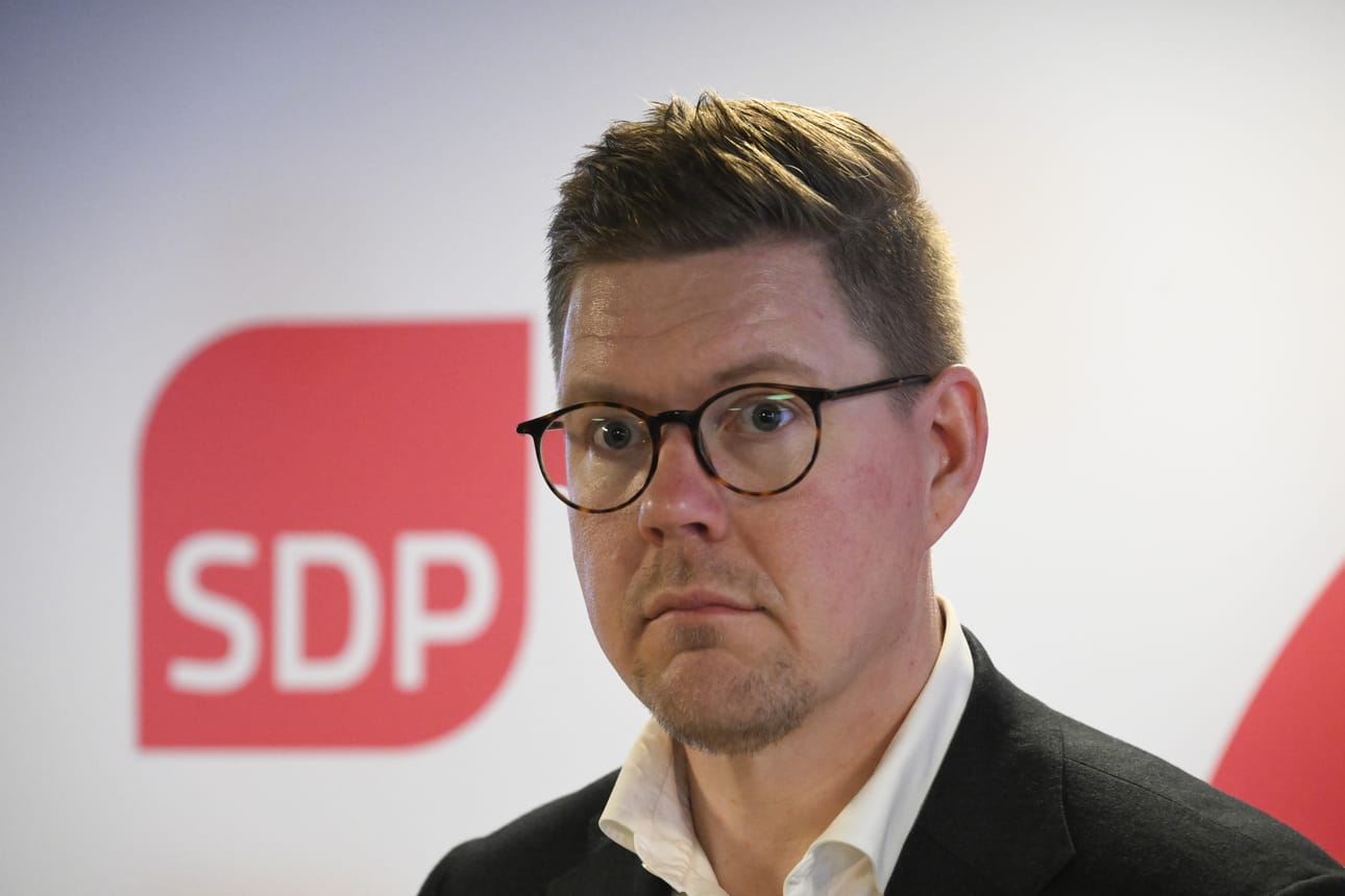 SDP:n puheenjohtaja Antti Lindtman moitti hallituksen talouspolitiikkaa puoluevaltuuston kokouksessa.