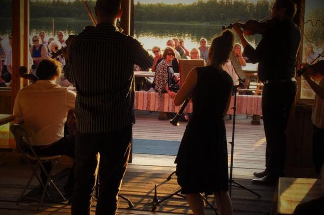 Vanha savustamo on yksi Kaskisten musiikkikesän konserttipaikoista. Kamarimusiikkifestivaali soi Kaskisissa tällä viikolla keskiviikosta sunnuntaihin. KUVA: KASKISTEN MUSIIKKIKESÄ