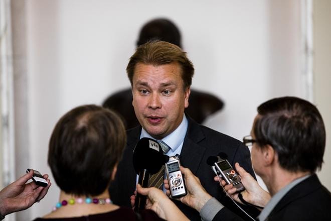 Keskustan eduskuntaryhmän puheenjohtaja Antti Kaikkonen saa Lännen Median mielipidemittauksessa Juha Sipilän jälkeen eniten kannatusta keskustan puheenjohtajaksi. KUVA: Joel Maisalmi