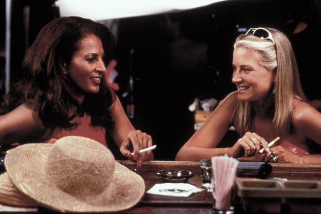 Pam Grier on hieman hämäräperäinen lentoemäntä elokuvassa Jackie Brown. KUVA: MTV ohjelmatiedotus