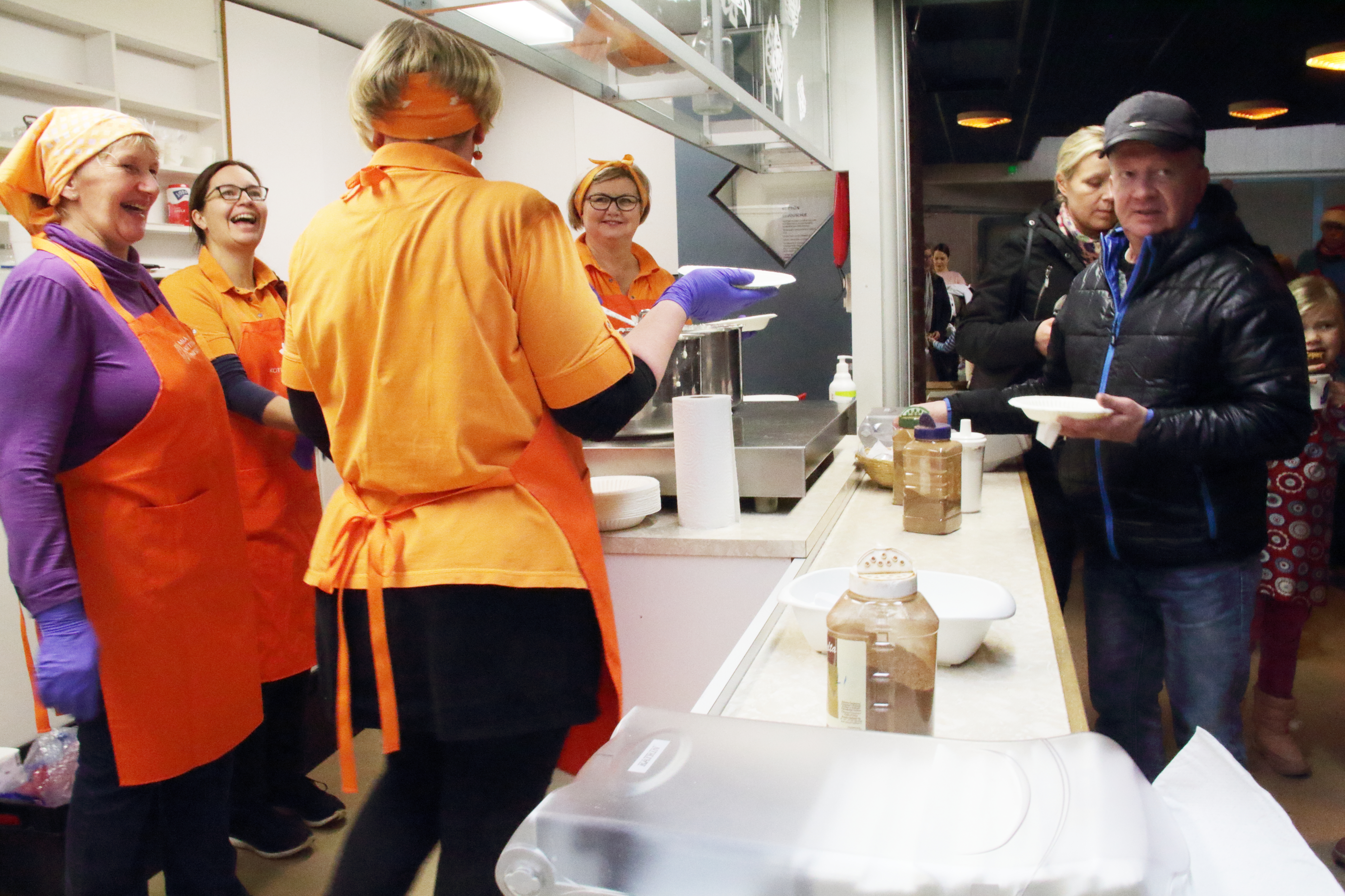 Riisipuuro teki kauppansa Haapaveden joulunavauksessa.
