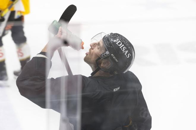 Oskar Osala pelaa tämän kauden Kärppien riveissä. Sportin kasvatti ei sulje pois mahdollisuutta paluusta Vaasaan. Kuva: Tanja Koskinen