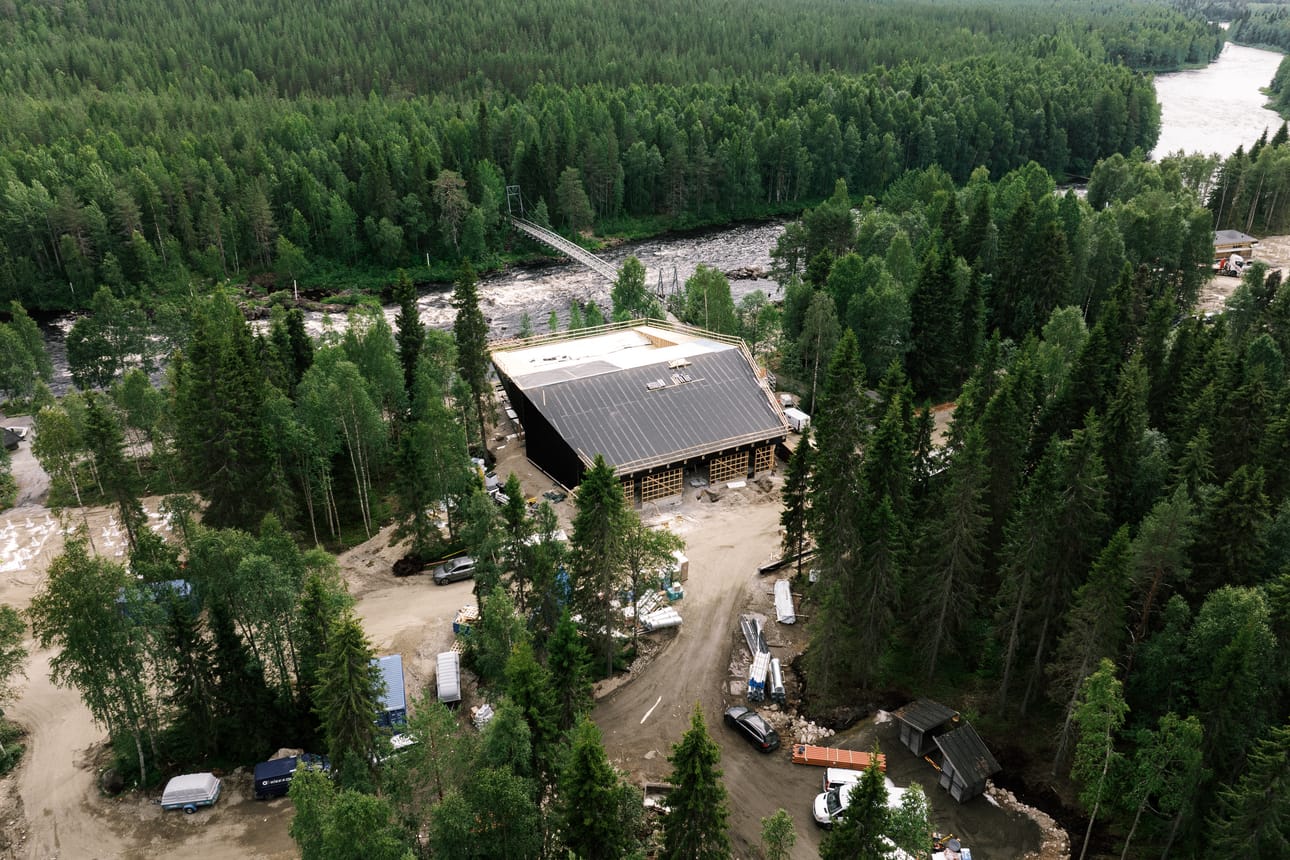Vikakönkäälle on rakenteilla Santas Sky oy:n lomakylä Riverside resort. Uusi lomakylä koostuu päärakennuksesta, 39 pienestä lomamökistä sekä kolmen saunan saunamaailmasta.