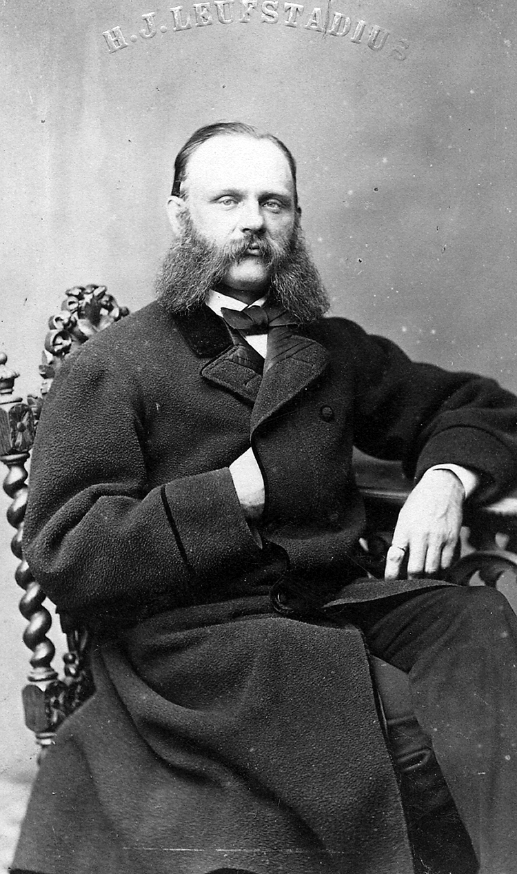 Hans Johan Leufstadius kouluttautui merikapteeniksi eikä jatkanut isänsä jalanjäljillä tupakkatehtailijana.