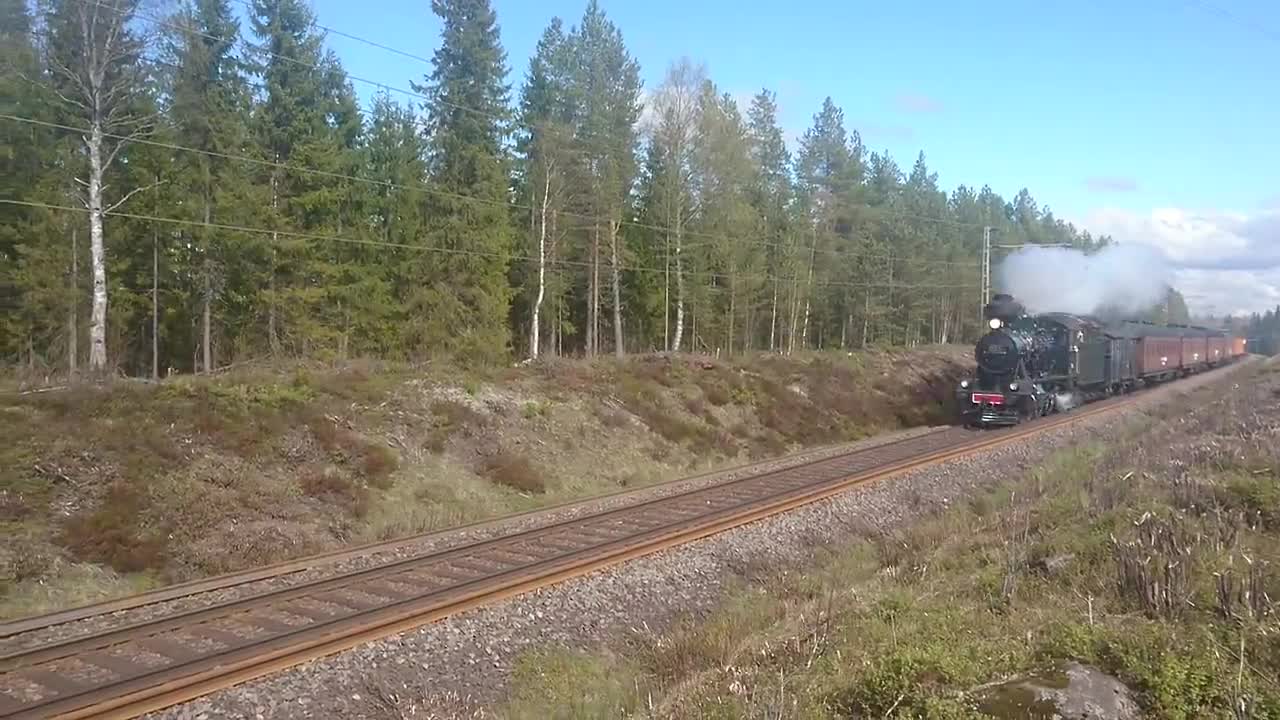Lukija kuvasi Kaakkurissa höyryveturin saapumisen Ouluun