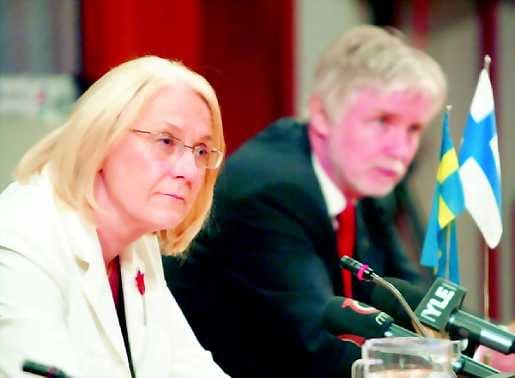 Ulkoministerit Laila Freivalds ja Erkki Tuomioja kertoivat maanantaina Ruotsin ja Suomen lähetystösuunnitelmista.