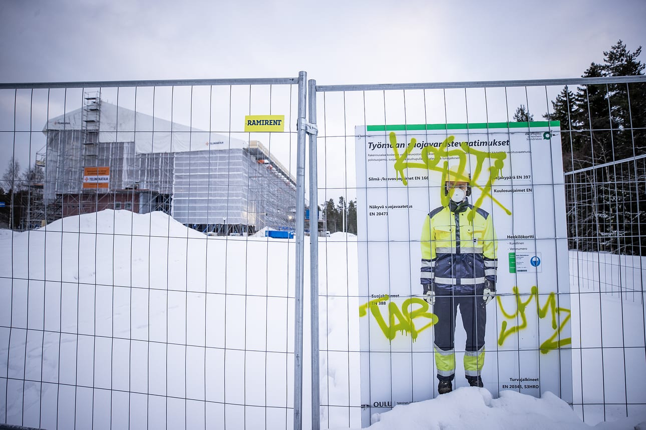 Uusi uimahalli rakennetaan Linnanmaalle nykyisen liikuntahallin yhteyteen.