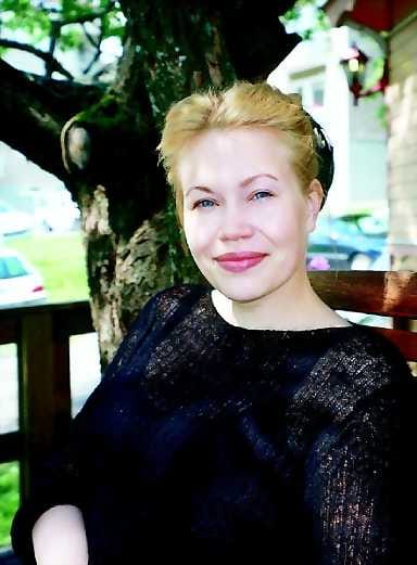Kaisa-piikana ja Margaretana. Helena Juntusella on Savonlinnan oopperajuhlilla suuri ja pieni rooli.