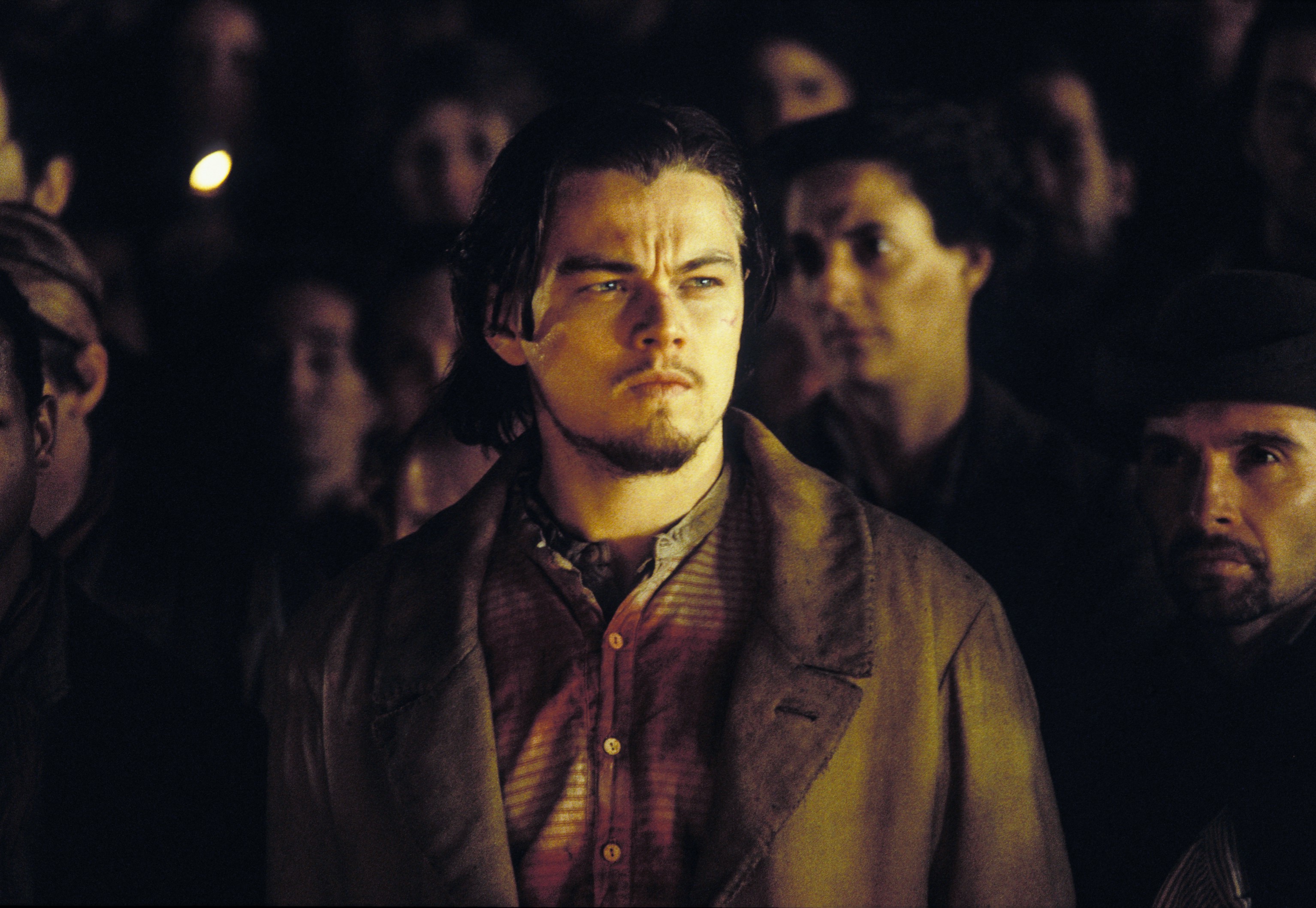 Martin Scorsesen elokuva kertoo 1860-luvun New Yorkin slummeista ja rikollisuuden synnyttämistä jengeistä, joiden valtataistelut huipentuvat sisällissodan synnyttämien mellakoiden aikaan. Leonardo DiCaprio on irlantilaispoika, joka kostaa isänsä kuoleman.
