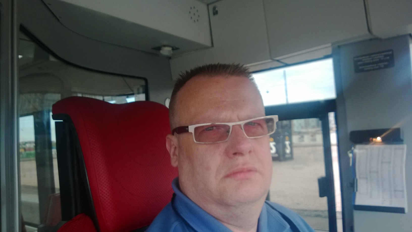 Tommi Aura on FreeBUS Finland osuuskunnan puheenjohtaja ja joukkoliikenneasiantuntija.
