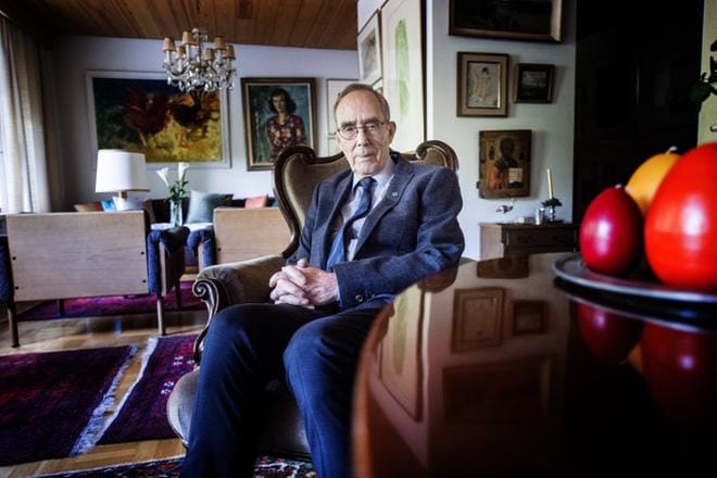 Arkkiatri Risto Pelkosen mukaan potilaan itsemääräämisoikeus ei vie vastuuta lääkäriltä. Potilas voi kieltäytyä hoidoista, mutta hän ei voi vaatia mitä tahansa hoitoa. KUVA: Kimmo Penttinen