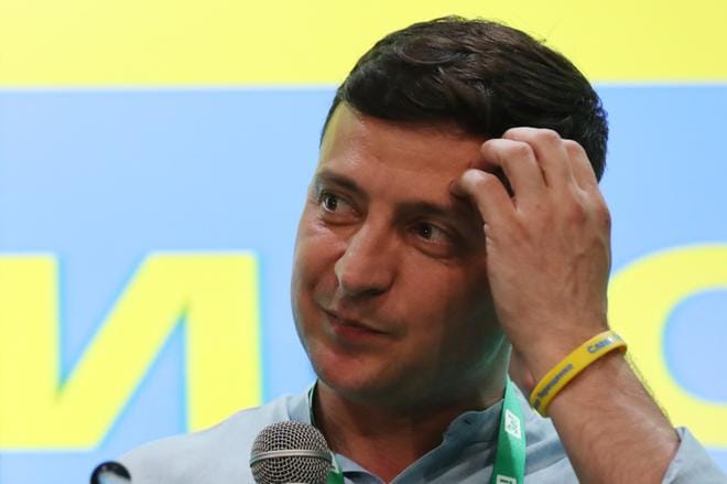 Ukrainan presidentti Volodymyr Zelenskyi keskittyy talousasioihin alkavalla hallituskaudella. Ukrainan parlamenttiin valittiin ennätysmäärä poliittisesti kokemattomia edustajia. KUVA: TATYANA ZENKOVICH/EPA