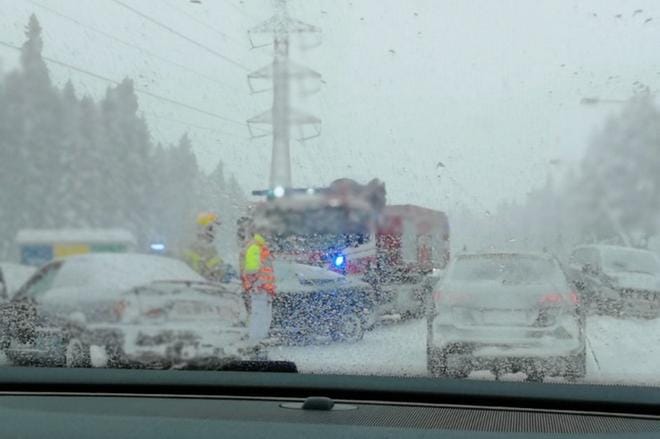 Kaksi ihmistä loukkaantui kolarissa Myrgrundintiellä sunnuntaina. LUKIJAN KUVA