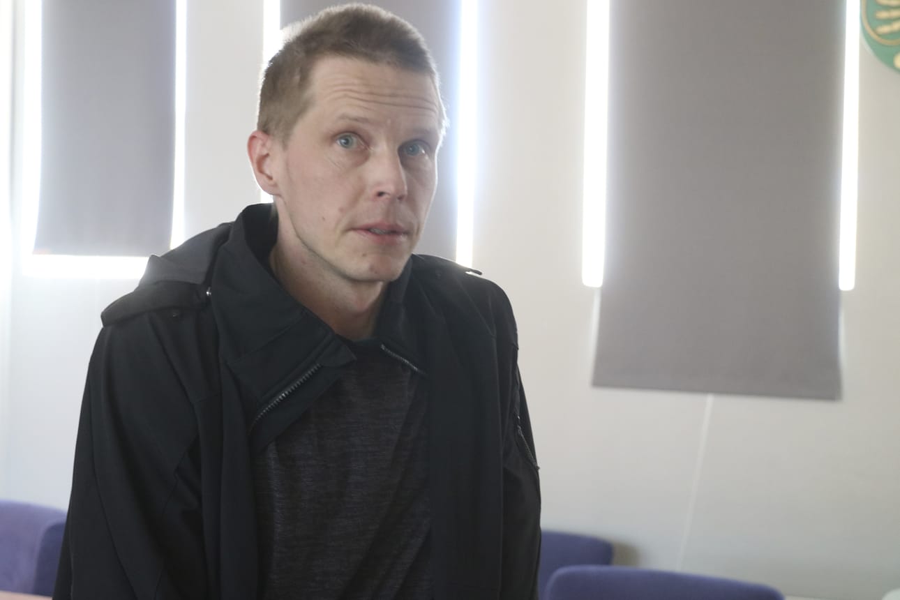 Mika Antikka sanoo haistaneensa "homeen" Oulaisten kaupungintalolla heti ensivisiiteillään. Nyt hän tietää, että sisäilmassa haittaa villanpöly.