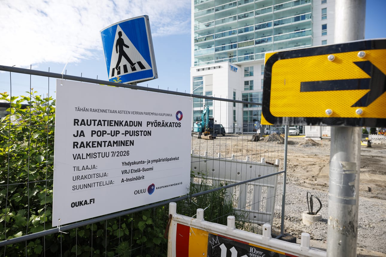 Väliaikaisen puiston piti valmistua juhannukseksi Oulun rautatieaseman viereen.