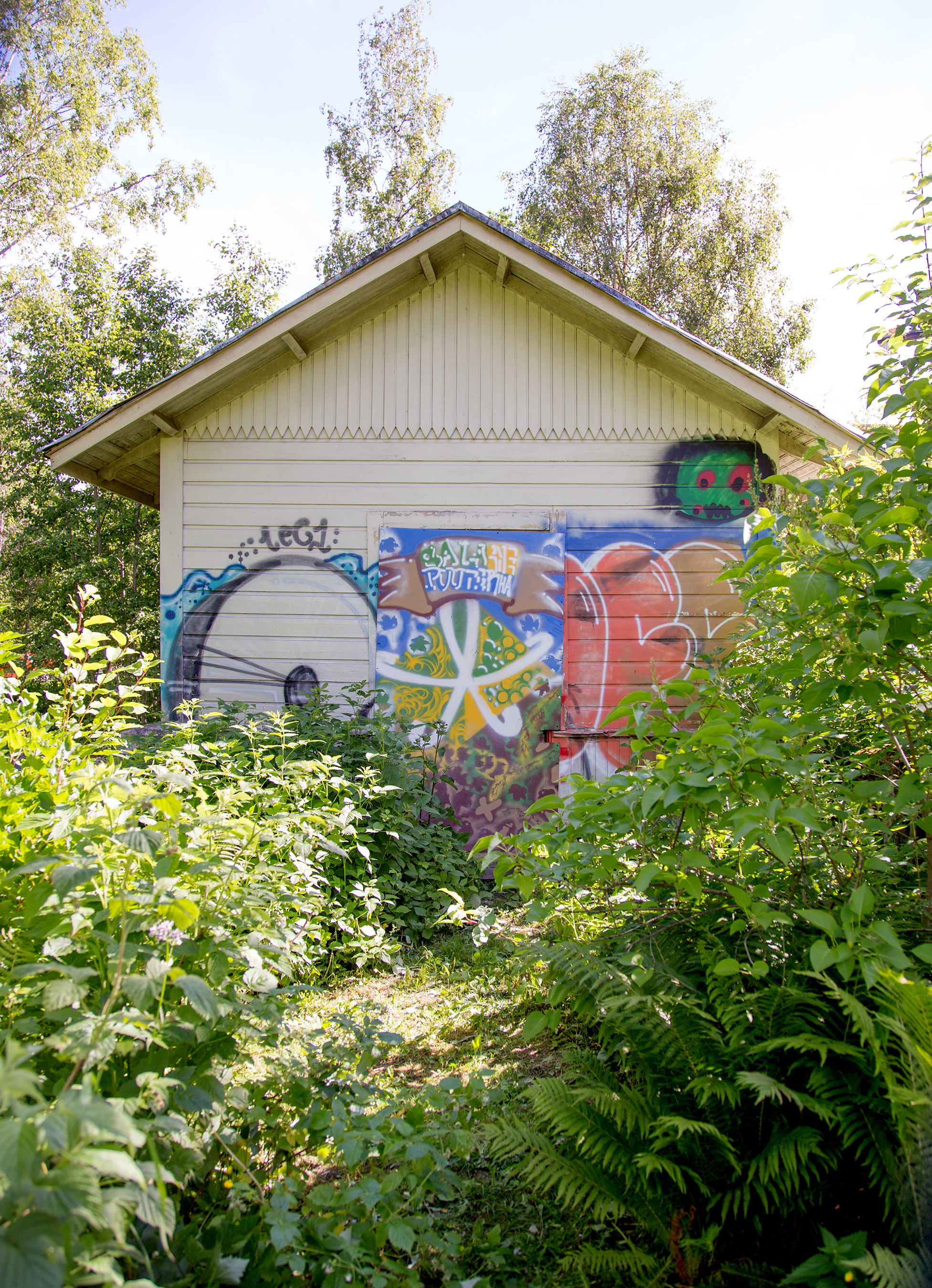 Rapumaja avataan yleisölle lauantaina. Sisältä löytyy Joonas Mikolan Cabin Obscura -teos.
