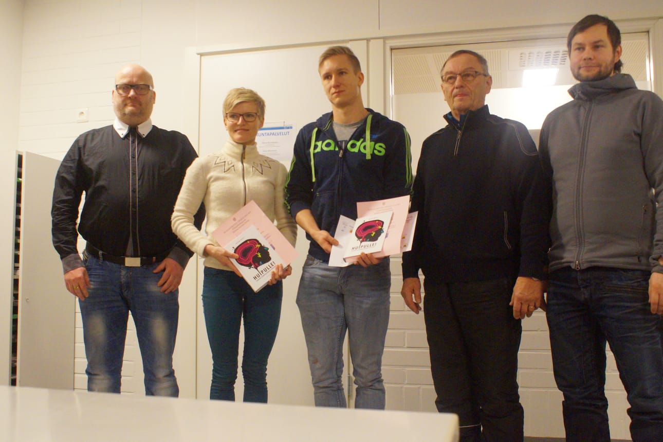 Marko Koivula, Riikka Tulppo, Eetu Rantala, Paavo Ervasti ja Ismo Miettinen jälkikäteen järjestetetyssä palkinnonjakotilaisuudessa.