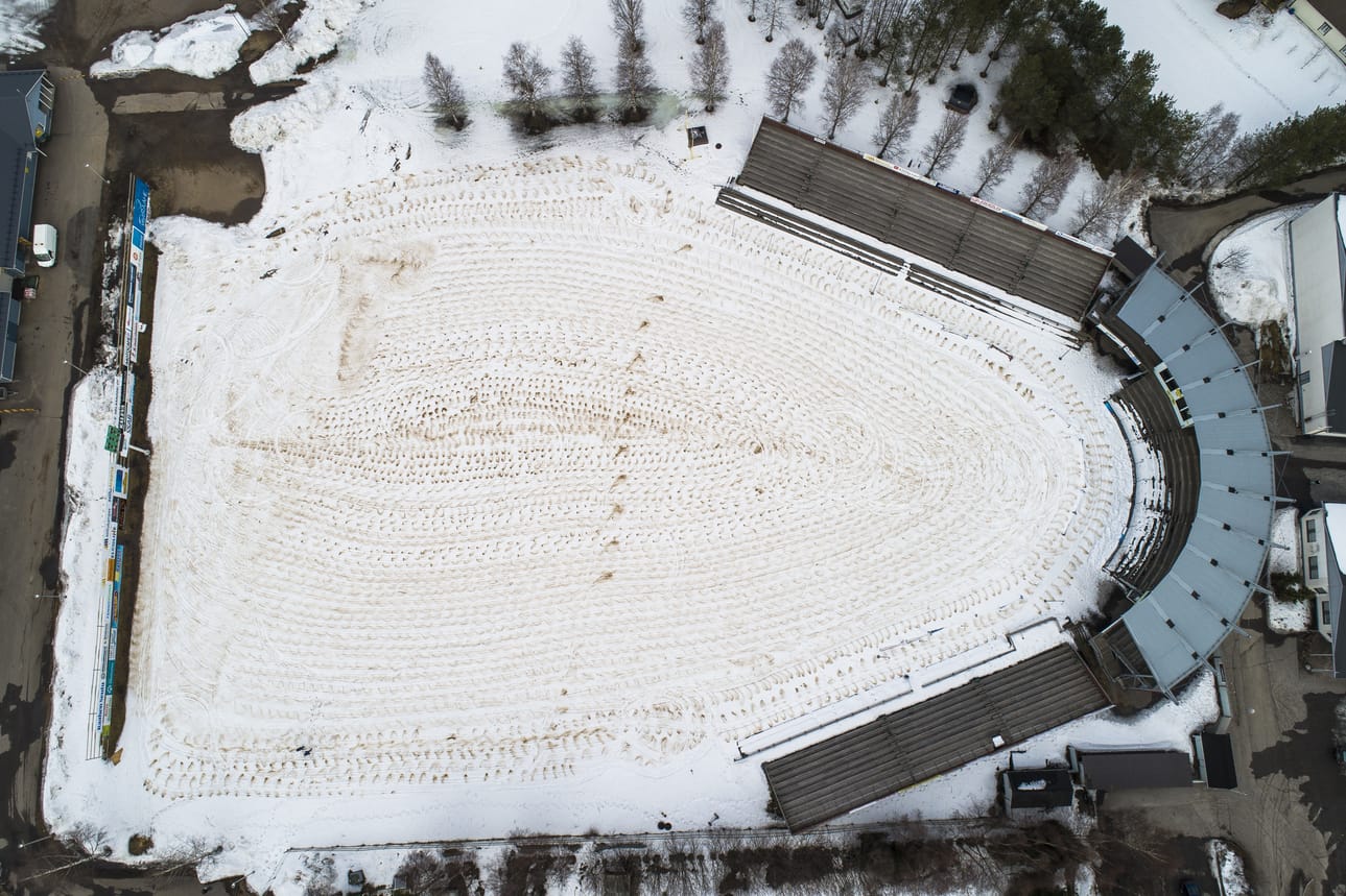 Tältä näyttää Pattijoen luminen pesäpallostadion ilmasta käsin.
