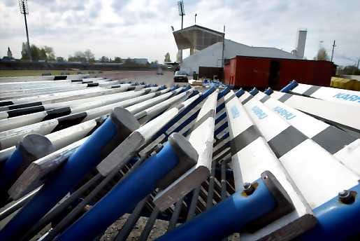 Sekä Raatin stadionin ykkösvaiheen rakentaminen että Raksilan jäähallin saneeraus ovat toteutumassa vuonna 2004.