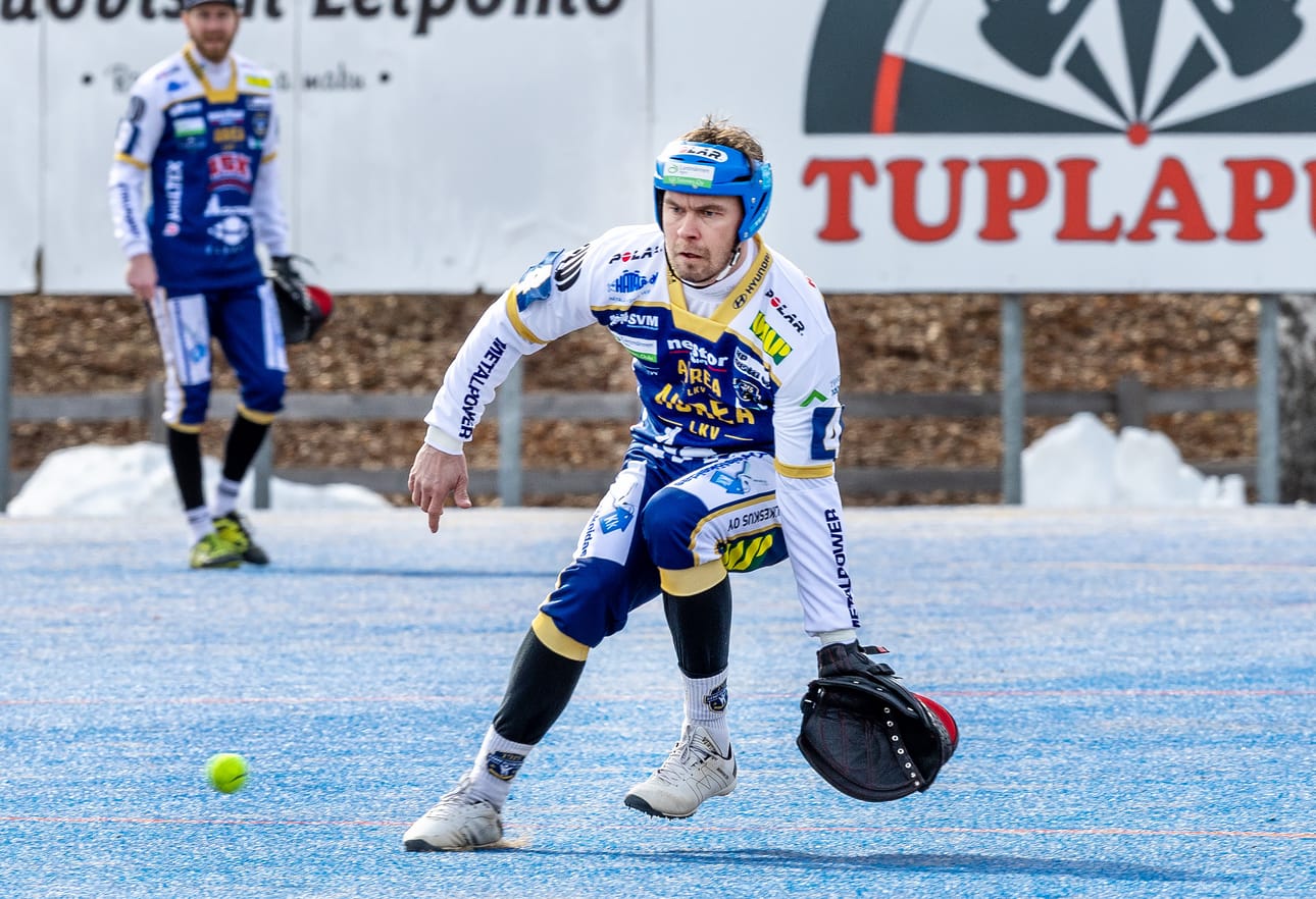 Sami Haapakoski, 41, ei anna iän näkyä otteissaan. Pesäpallolegenda aloittaa toisen kautensa Kempeleen Kirin paidassa.