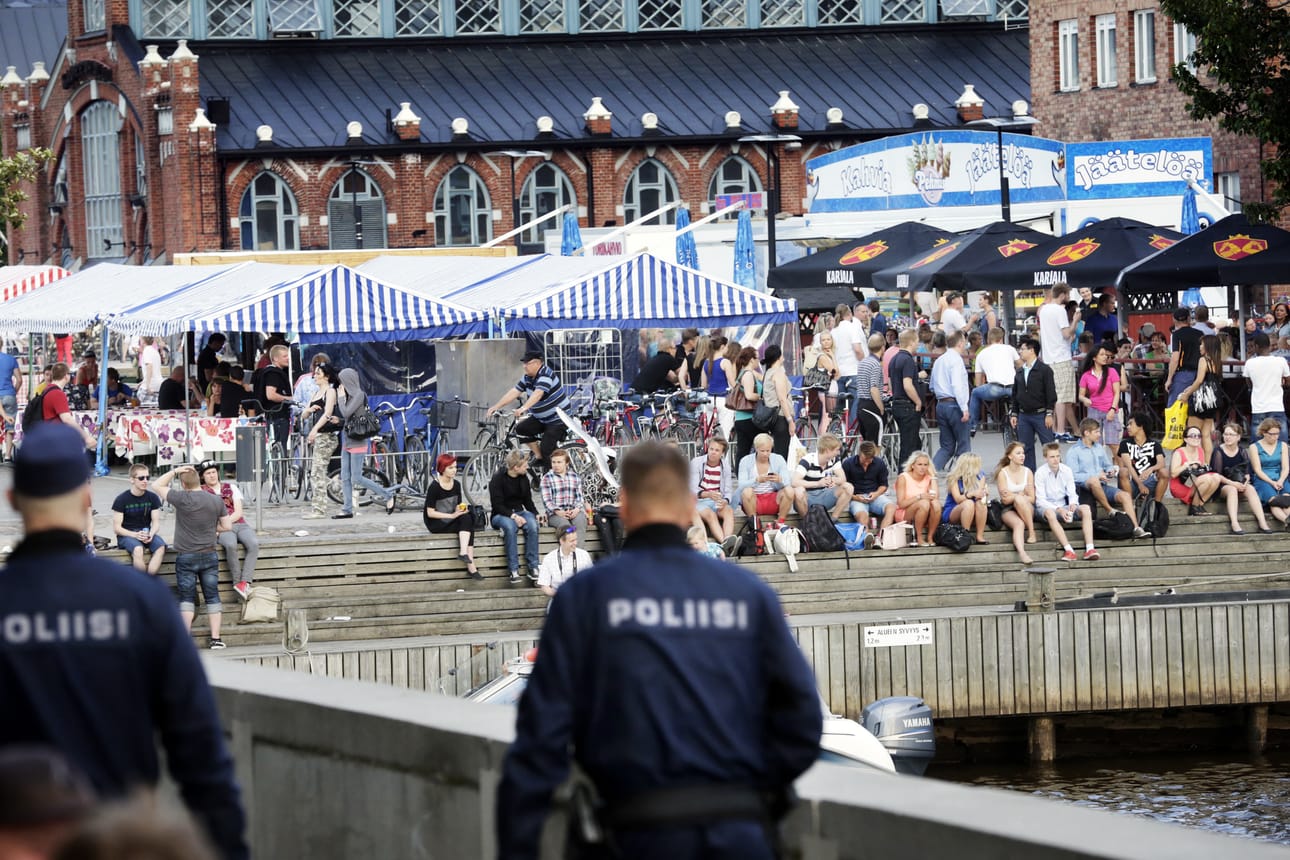 Juhlinta sujui Oulussa rauhallisesti alkuillan aikana.