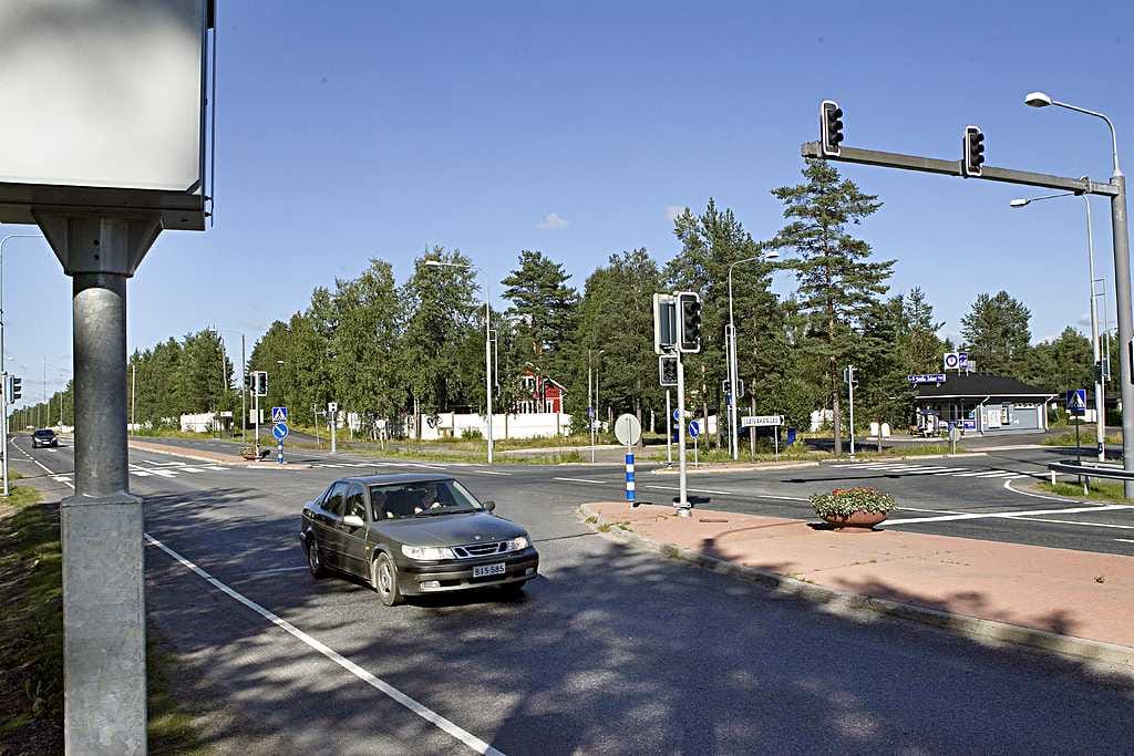 Useilla tieosuuksilla eri puolilla Suomea on valvontakameroita teiden varsilla.
