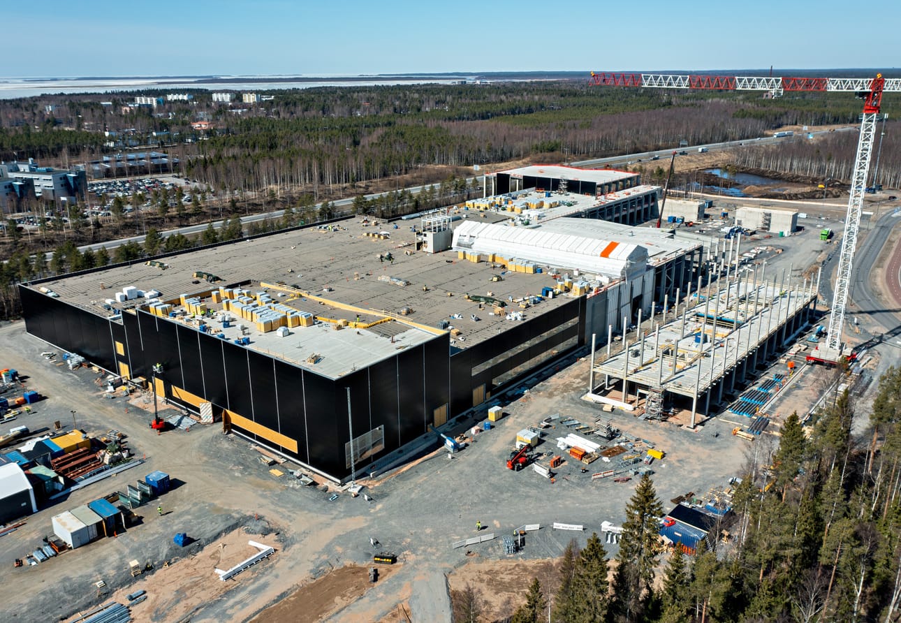 Nokia rakentaa paraikaa Ouluun uusia toimitiloja. Yhtiö on käynyt lyhyen ajan sisään toisetkin muutosneuvottelut.