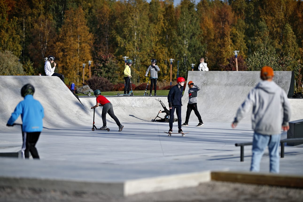 Viime syksynä avattu Vaasan skeittiparkki oli heti avauspäivänä harrastajien suosiossa.