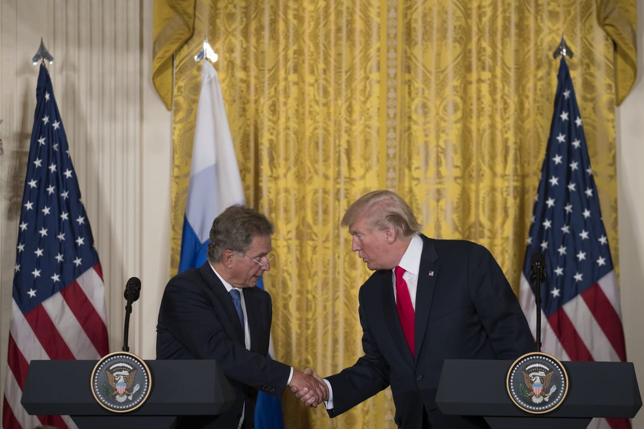 Presidentit Sauli Niinistö ja Donald Trump tapasivat Valkoisessa talossa myöhään maanantai-iltana Suomen aikaa.