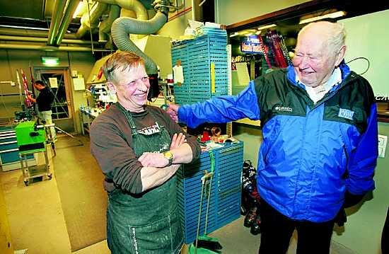 Timo Oikarainen (vas.) on yksi Juhani Ahon luottomiehistä. Oikaraisen Ruka-ura alkoi vuonna 1968 hissipoikana.
