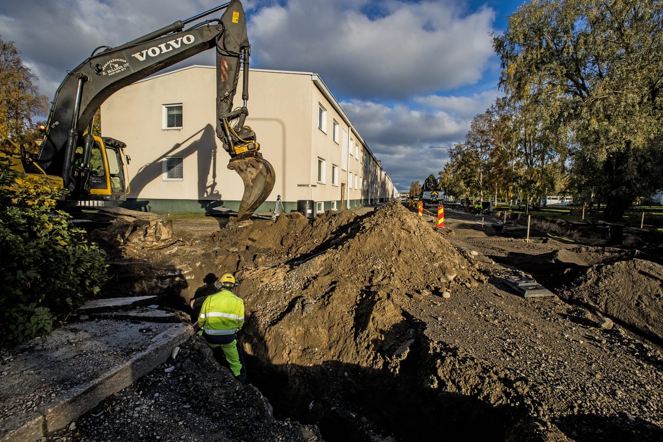 Kuntatekniikan remonttia Palokunnankadulla tehdään tänä syksynä niin kauan kuin kelit antavat myöten.