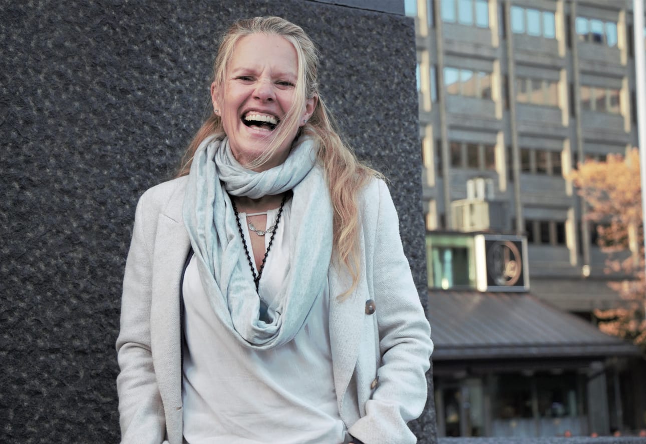 Sari Krooks, 54, pelasi Pohjois-Amerikassa jääkiekkoa ammatikseen lähes vuosikymmenen. Hän oli ensimmäisiä eurooppalaisnaisia Kanadan naisten liigoissa.