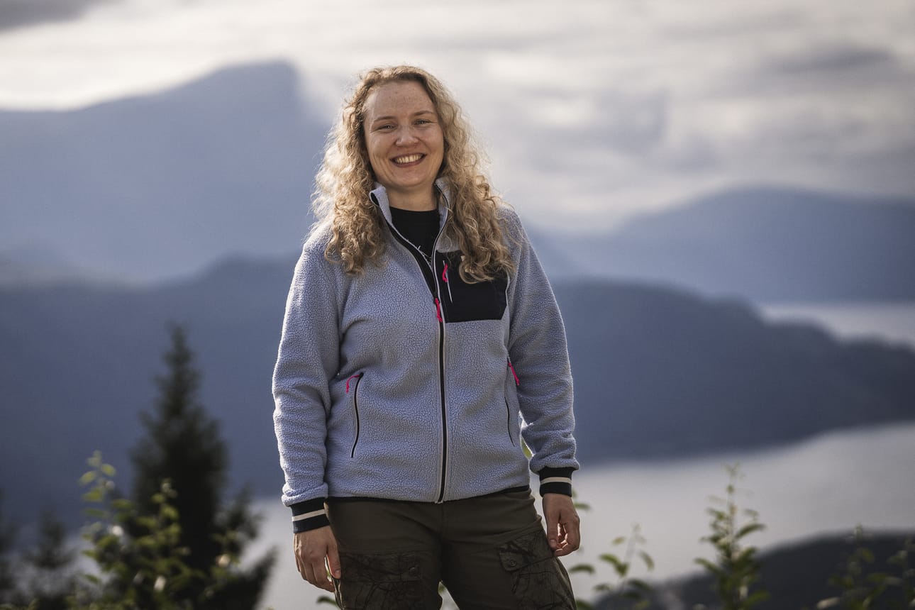 Elina Kallio pyrkii saavuttamaan Kolåstinden-vuoren huipun the Summit Suomi -sarjan toisella kaudella.