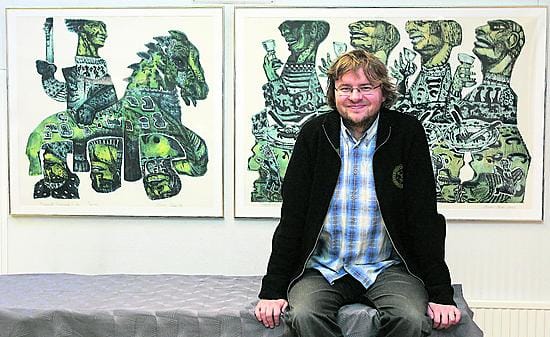 Viron kirjallisuus elää aktiivista ja vilkasta aikaa. Kirjailijaliiton puheenjohtaja Jan Kaus kertoo tänään Oulussa nykyvirolaisista kirjallisista ryhmistä. Taustalla virolaisen Urmas Viikin grafiikkaa, Monumentti (vasemmalla) ja Miesten pöytä.