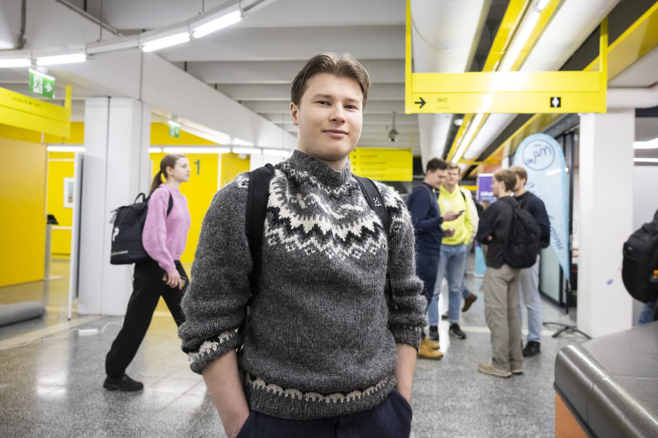 Ympäristötekniikan opiskelija Feliks Heikkilä aikoo optimoida omaa kesätyönhakua tänä vuonna rakentamalla hakemuspohjan niin, että se on helposti muokattavissa yritysten tarpeisiin. Heikkilä uskoo, että oman alan kesätyöpaikka löytyy, kun jaksaa vain tehdä töitä työnhaun eteen.